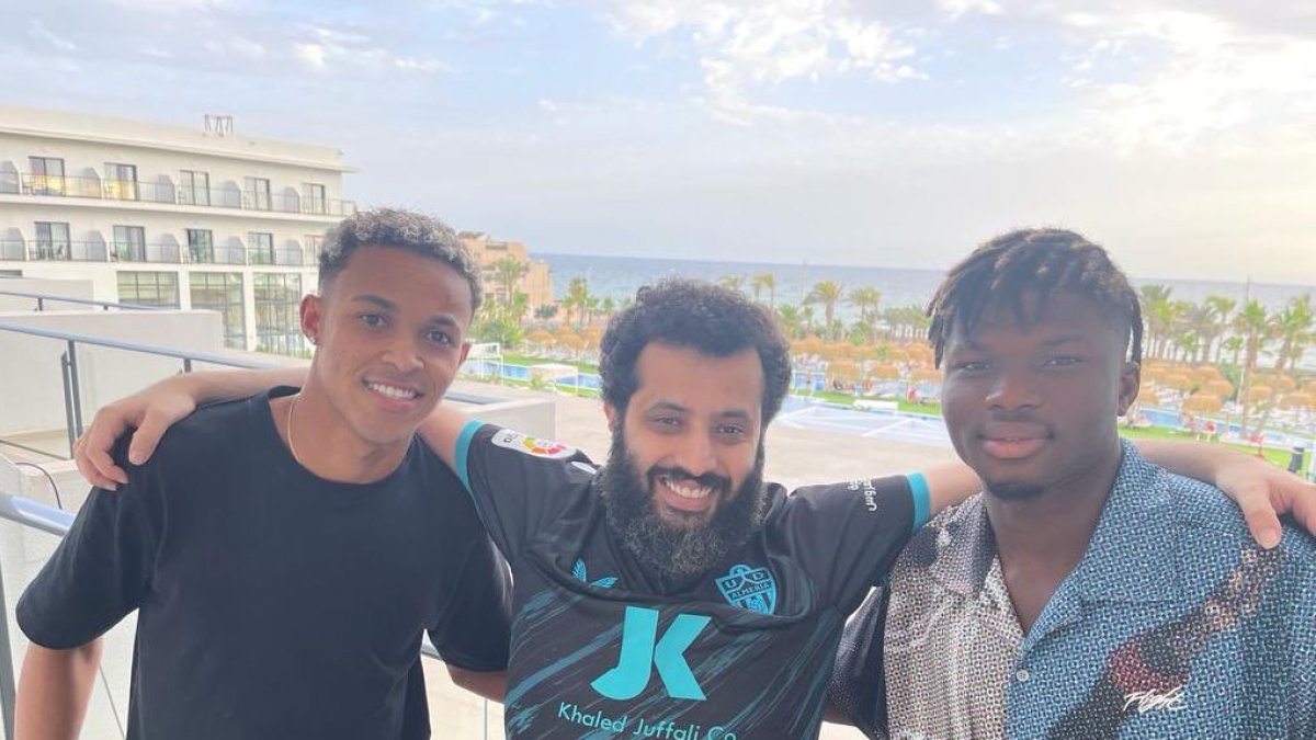 Lázaro, Turki y Touré posando felices al cierre del mercado de verano.