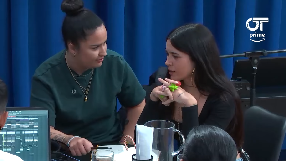 La artista almeriense Vera GRV junto a Salma, concursante de OT./ Operación Triunfo