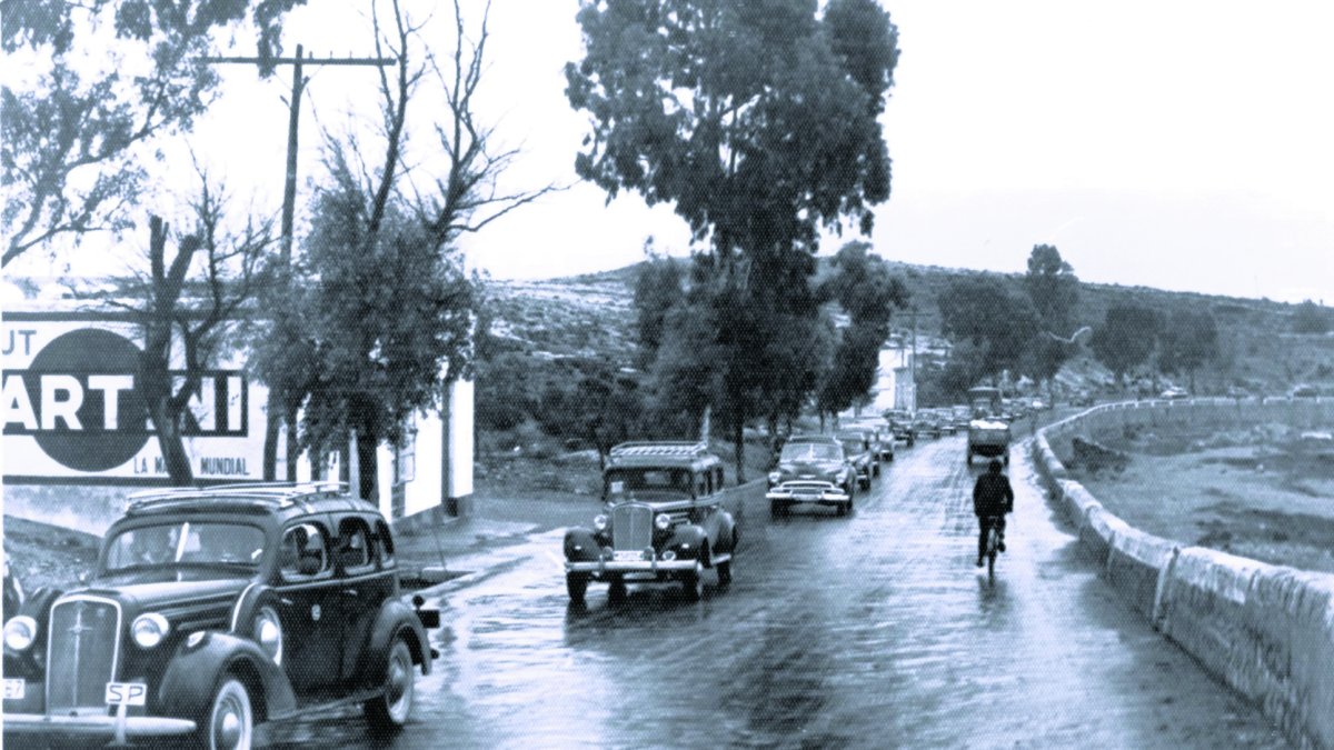 Entrada a Almería por el cementerio, con las piedras que formaban el pretil de la rambla.