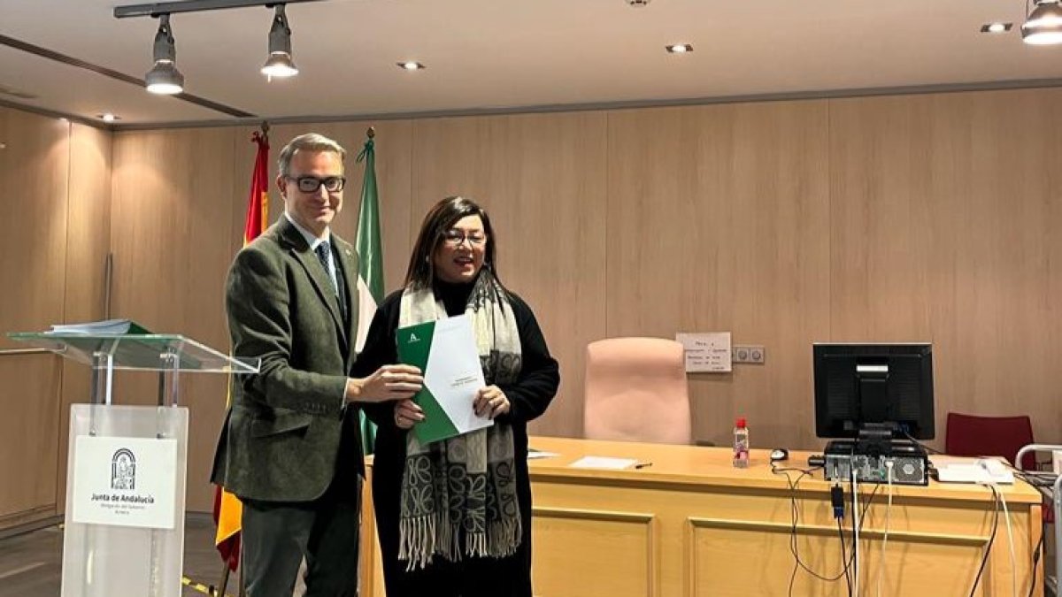 Recogiendo resolución programa empleo y formación.