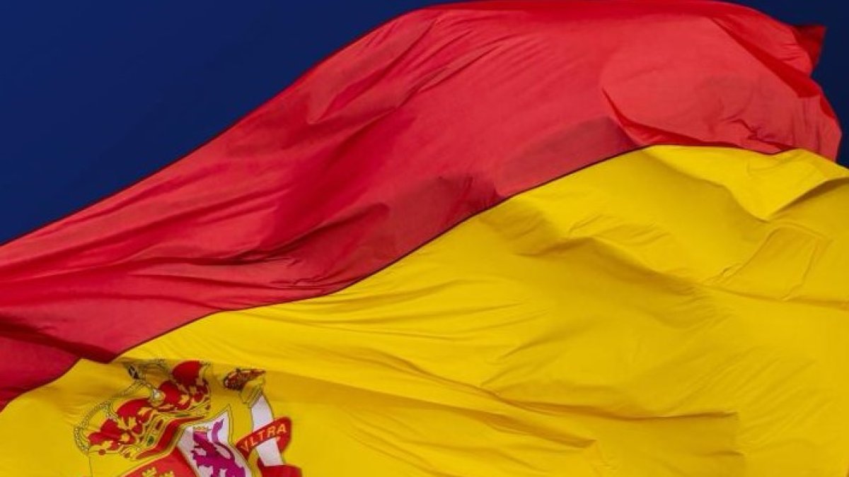 Detalle del cartel del acto de la Policía Nacional para este sábado en Almería con la bandera como protagonista.