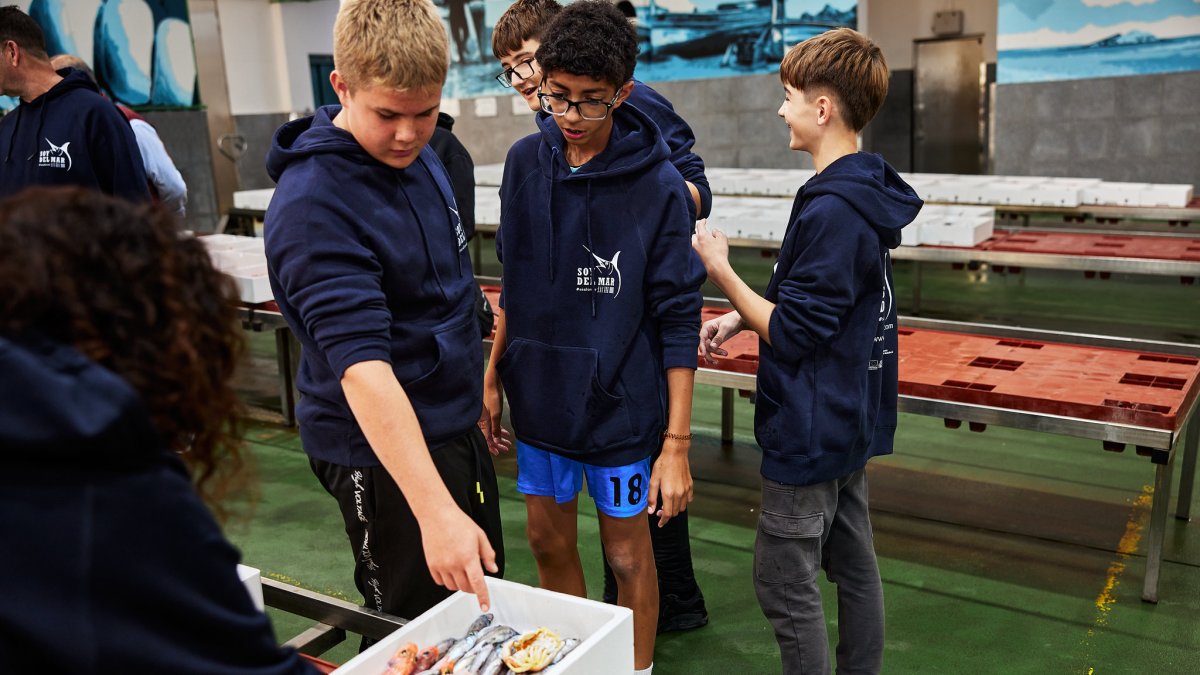 Parte de los estudiantes que formaron parte del programa de prácticas de Carbopesca.