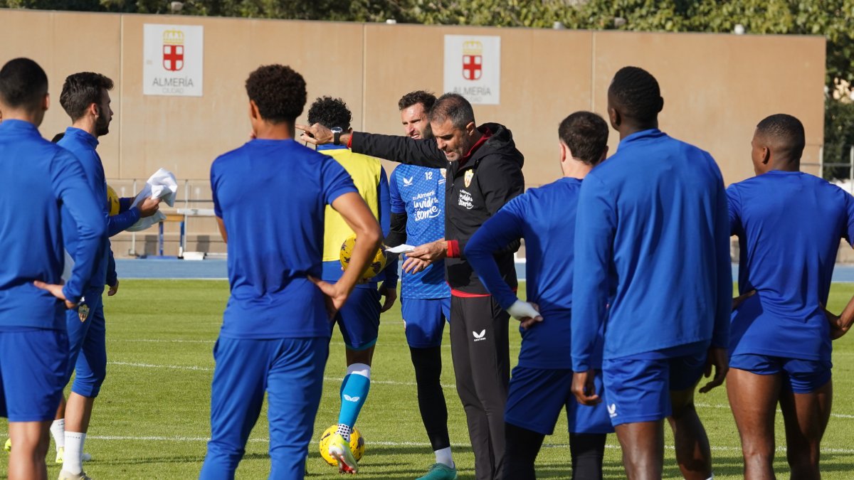 Garitano no se cansa de repetir que el Almería tiene \