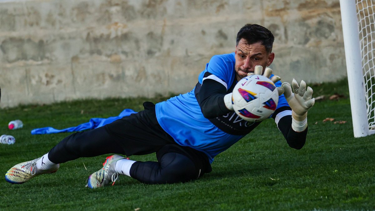 René Román se ha puesto manos a la obra con Sesiones AFE buscando un nuevo proyecto.