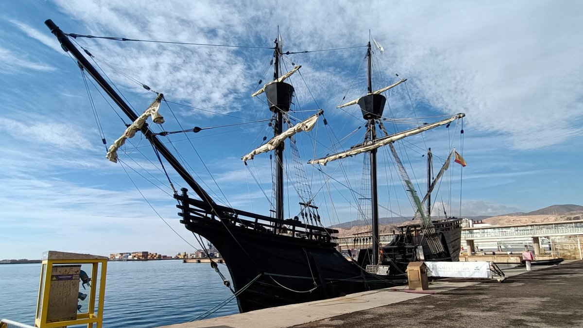 Imagen de la Nao Victoria en el Muelle de Ribera.