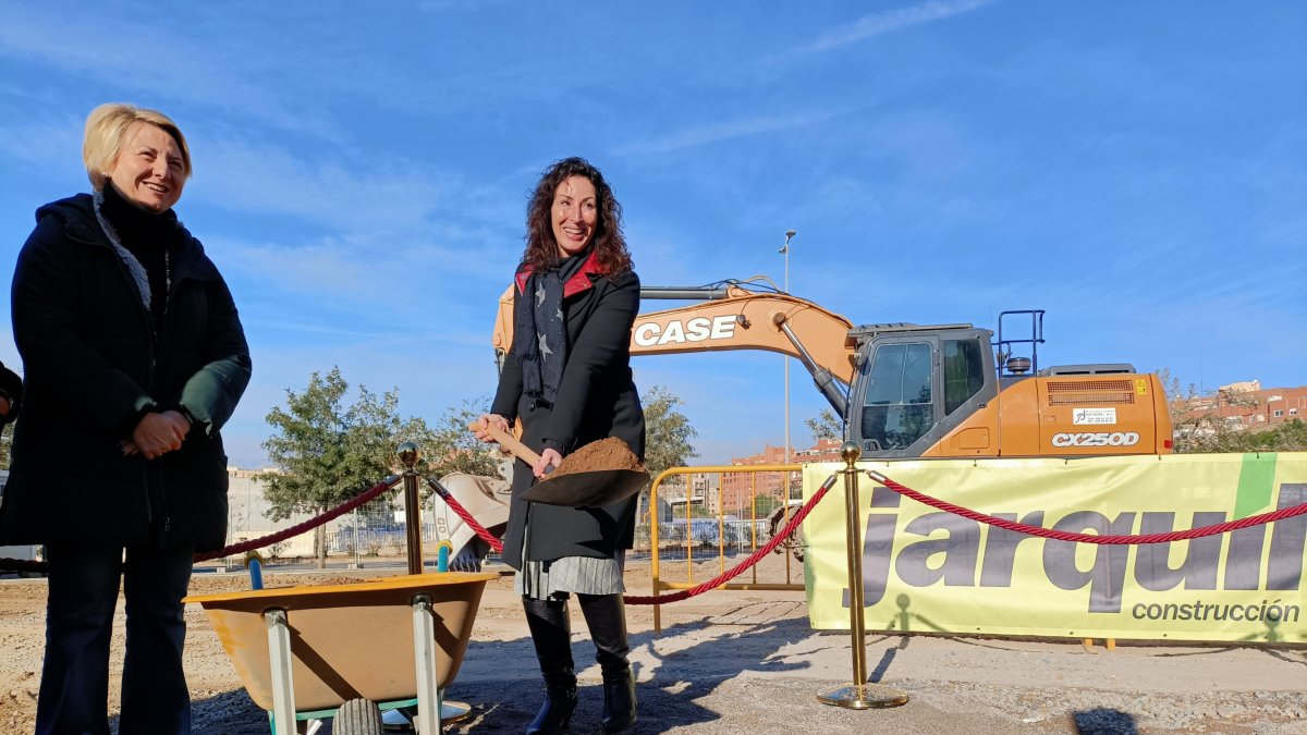 Momento de la colocación de la primera piedra