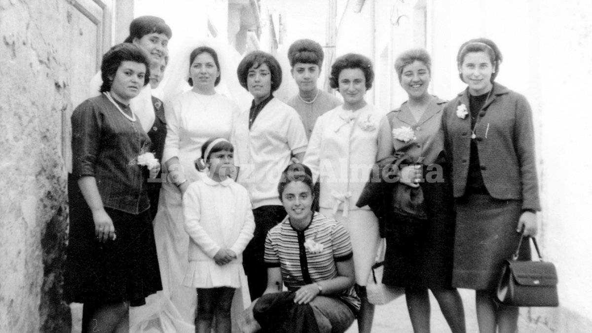 Boda de Nieves Carreras, vecina de la calle del Milagro. Eran los años 60.