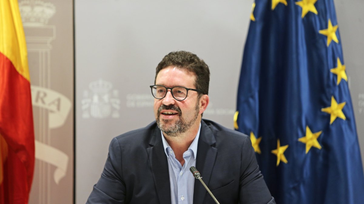 El secretario de Estado de Empleo, Joaquín Pérez Rey, en la reunión con los agentes sociales para la subida del SMI.