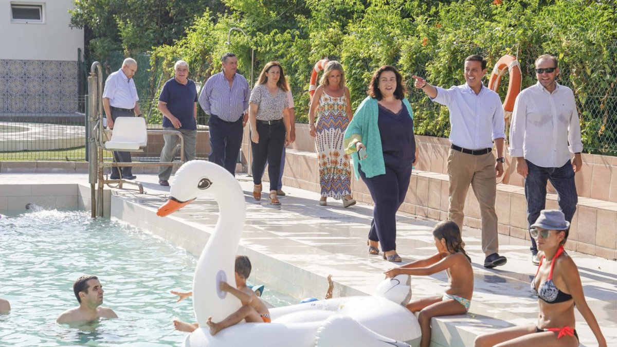 Imagen de archivo de la piscina.