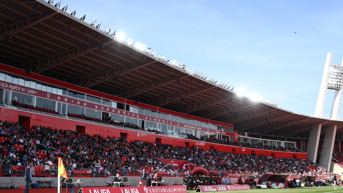 La grada de Tribuna en el Almería-Girona.