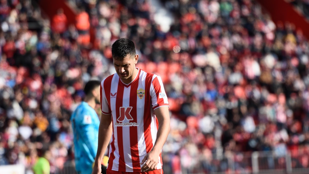 César Montes se tuvo que retirar el domingo en el partido ante el Girona.