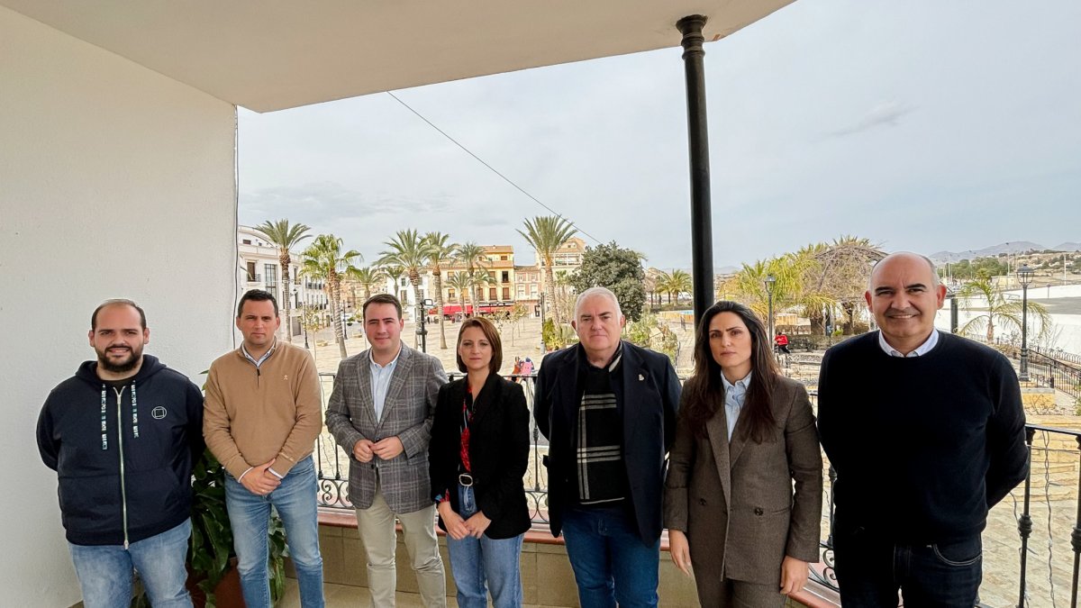 Autoridades presentes en el encuentro.