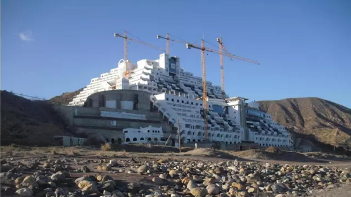 Hotel de Azata en El Algarrobico.