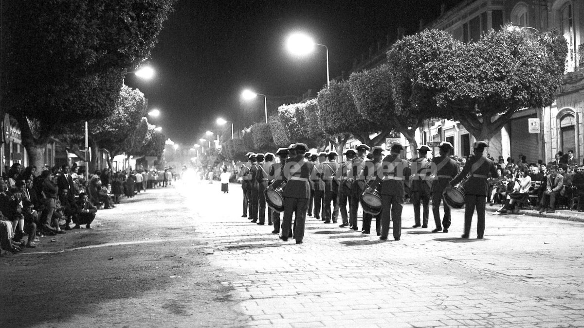 Estado en el que quedó durante varios meses el Paseo de Almería tras las obras para meter el alcantarillado. Año 1966.