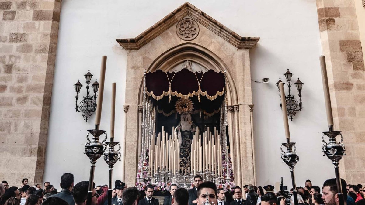 Imagen de archivo de una salida del Rosario del Mar desde el Santuario de la patrona de Almería.