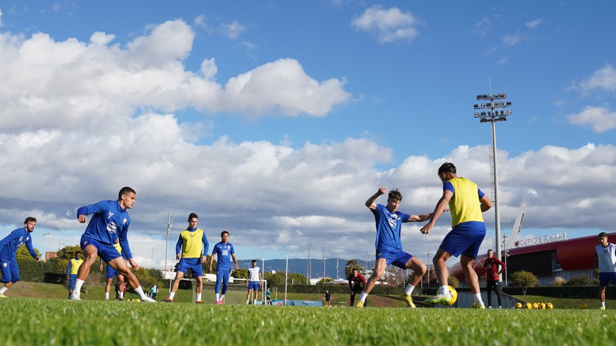 Habrá más movimientos en la plantilla del Almería en los próximos días.