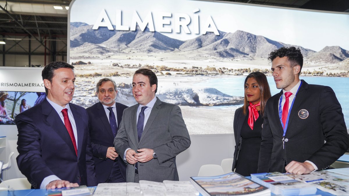 Javier A. García, Ángel Escobar y Fernando Giménez en el stand de Almería en FITUR 2023.