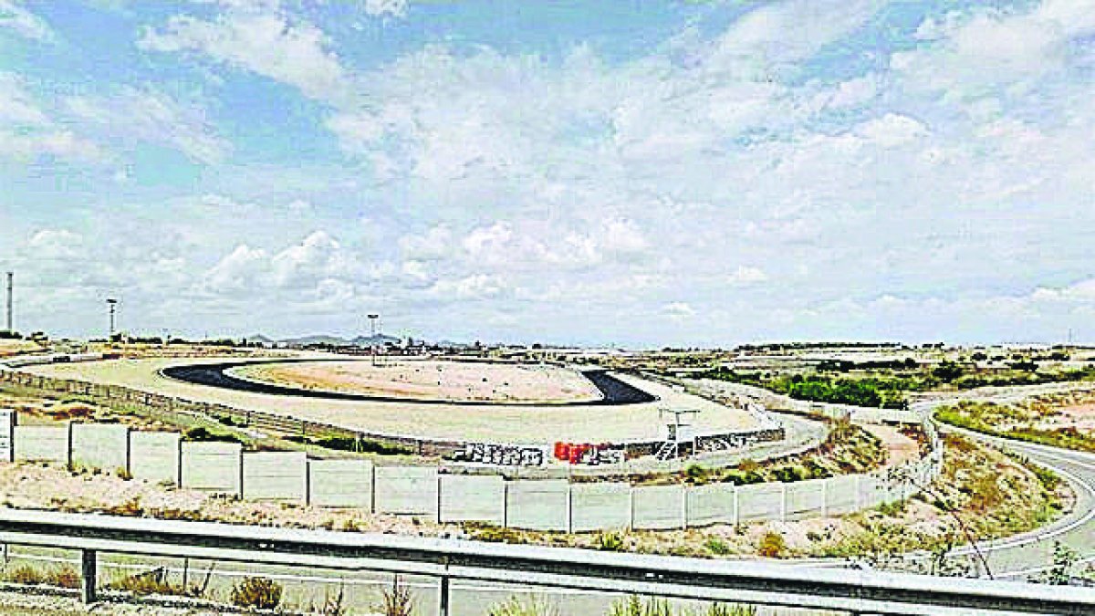 En Carmona se dan los últimos retoques para la inauguración del nuevo circuito.