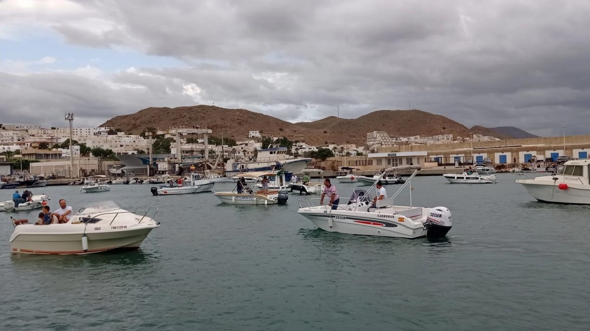 Concentración anterior en el Puerto de Carboneras.