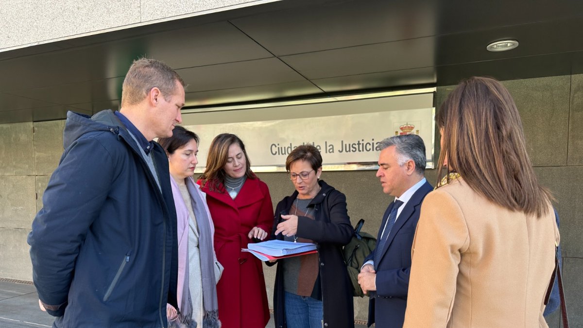 Grupo Municipal Socialista presentando la denuncia