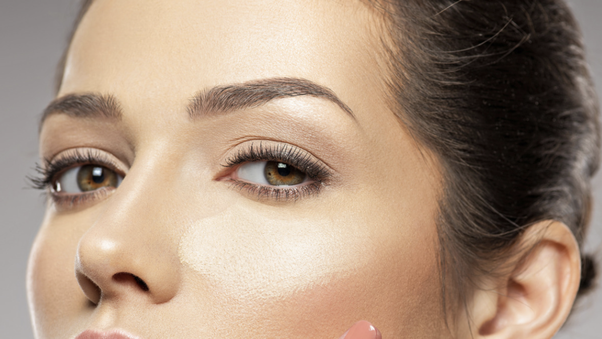 La base de maquillaje es esencial para lograr una tez uniforme y radiante