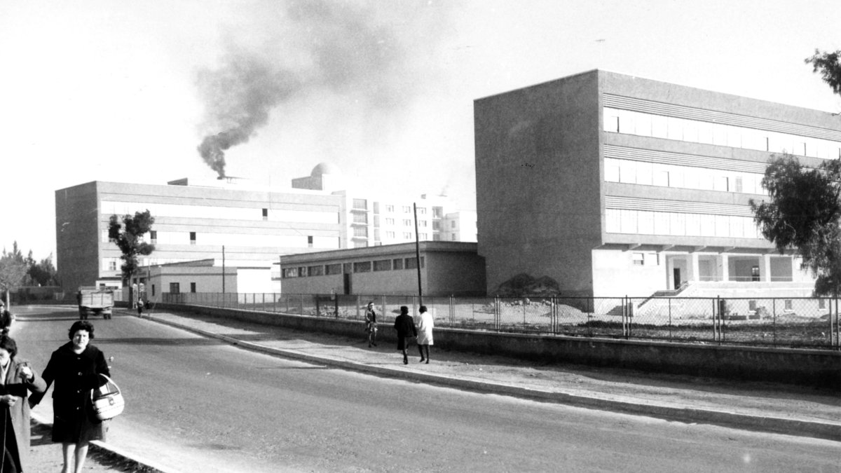 Instalaciones del Hogar Virgen del Pilar y más arriba, el santario de la Bola Azul en 1964.