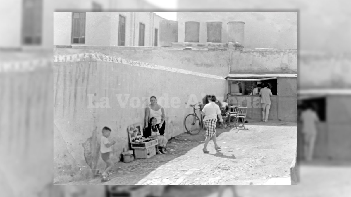 En la calle Pósito se estableció la barraca de ‘el Patato’ en un lugar de encuentro en el camino hacia el barrio del pecado.