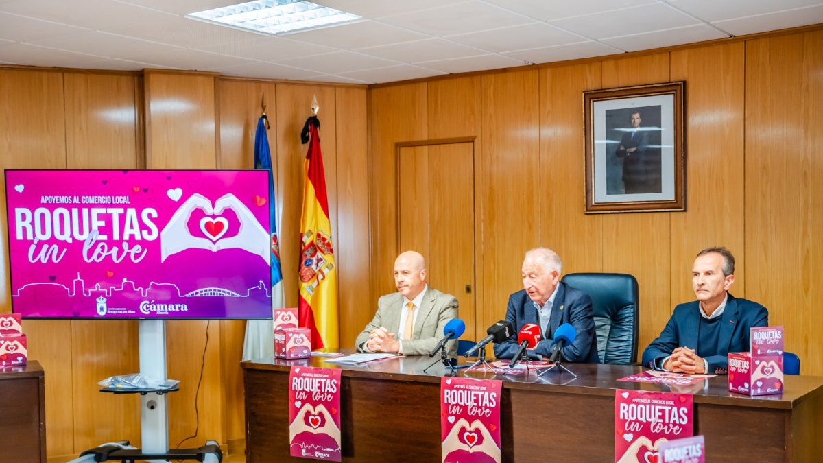 Presentación de la campaña \'Roquetas in love\' en el consistorio roquetero.