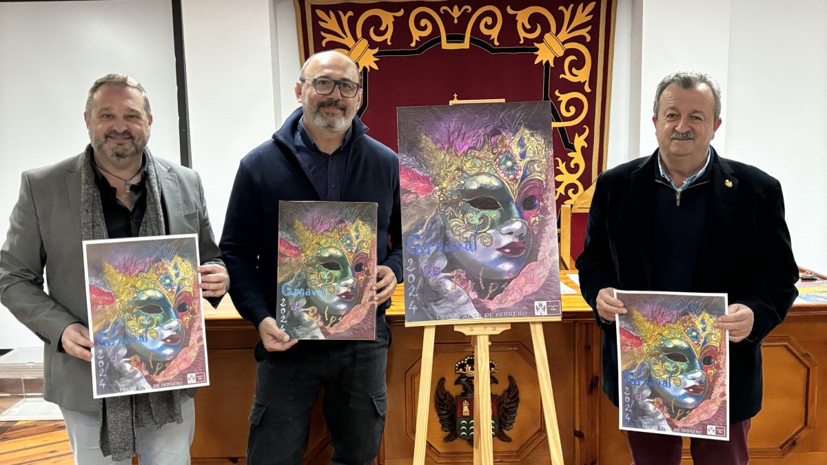 Alcalde, concejal y autor del cartel del Carnaval de Pulpí 2024.