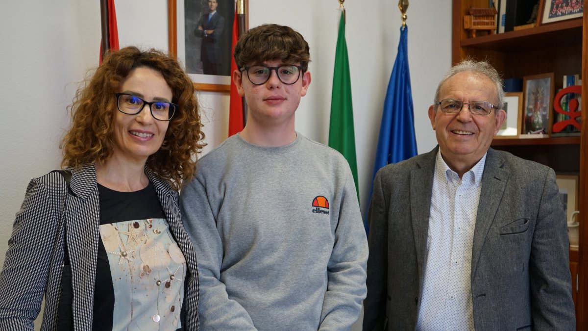 El vicario Eduardo Guillén junto al alcalde Antonio Bonilla.