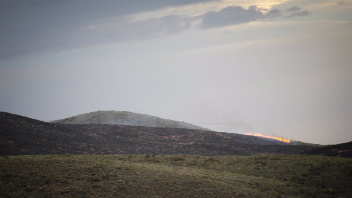 El fuego en Enix, este viernes 9. Foto: Marian León / Europa Press