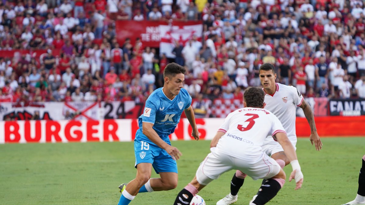 Arribas en el Sevilla-Almería de la primera vuelta.