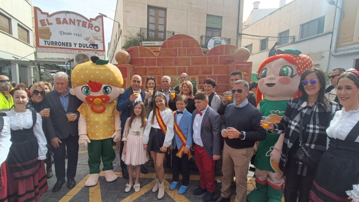 Representantes institucionales del Ayuntamiento de Gádor, Diputación de Almería y de la Junta de Andalucía celebran el Día de la Naranja.