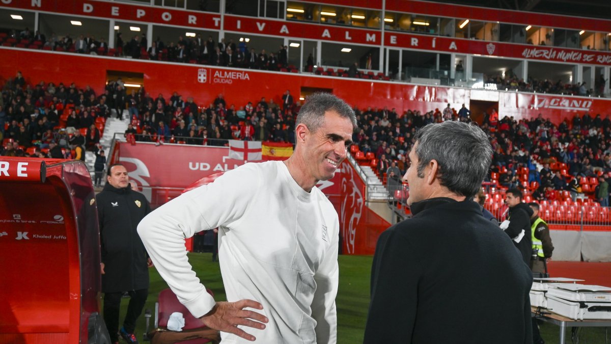 Gaizka Garitano saluda a Ernesto Valverde.