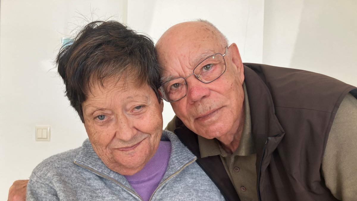 Lola Belmonte y Pepe Montesinos, ayer, en la residencia de El Zapillo.