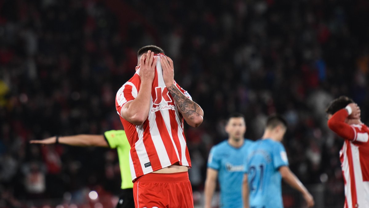 Marko Milovanovic se lamenta después de la gran ocasión que tuvo frente al Athletic Club.