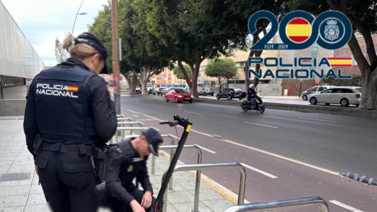 Detenidas tres personas por robar patinetes eléctricos y móviles en Almería.