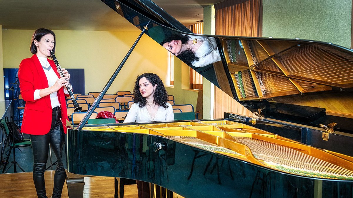 Natalia (clarinete) y Bea (piano), de la Agrupación Experience.