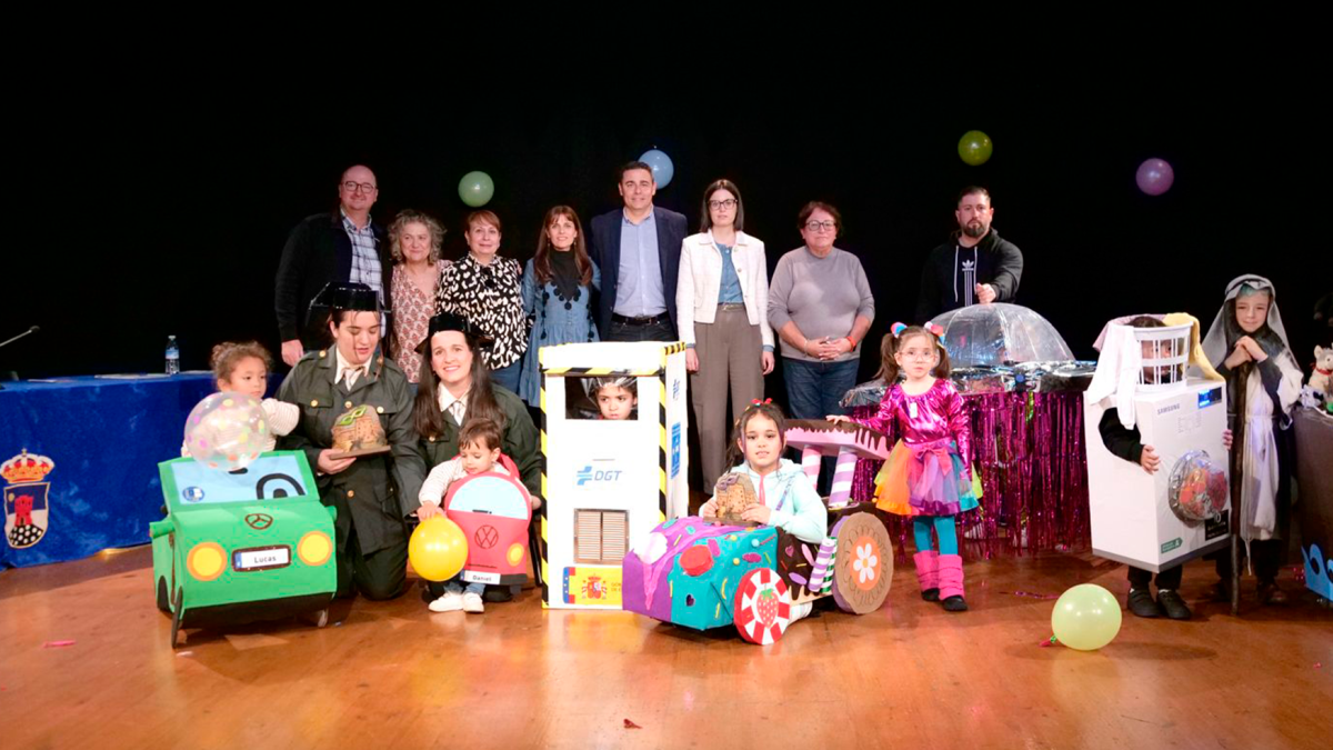Foto de familia de la celebración del acto.