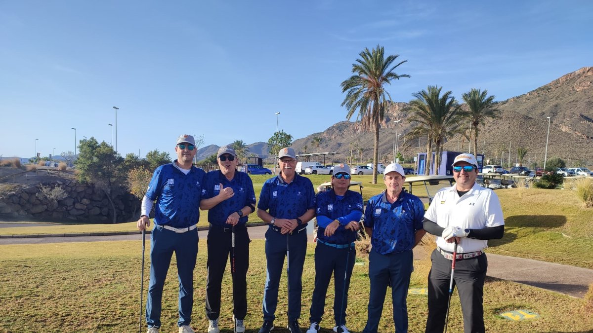 El equipo de Valle del Este posa tras acabar la jornada.
