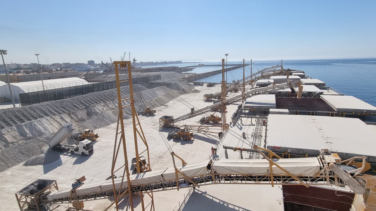 Exportaciones de yeso desde el Puerto de Almería.