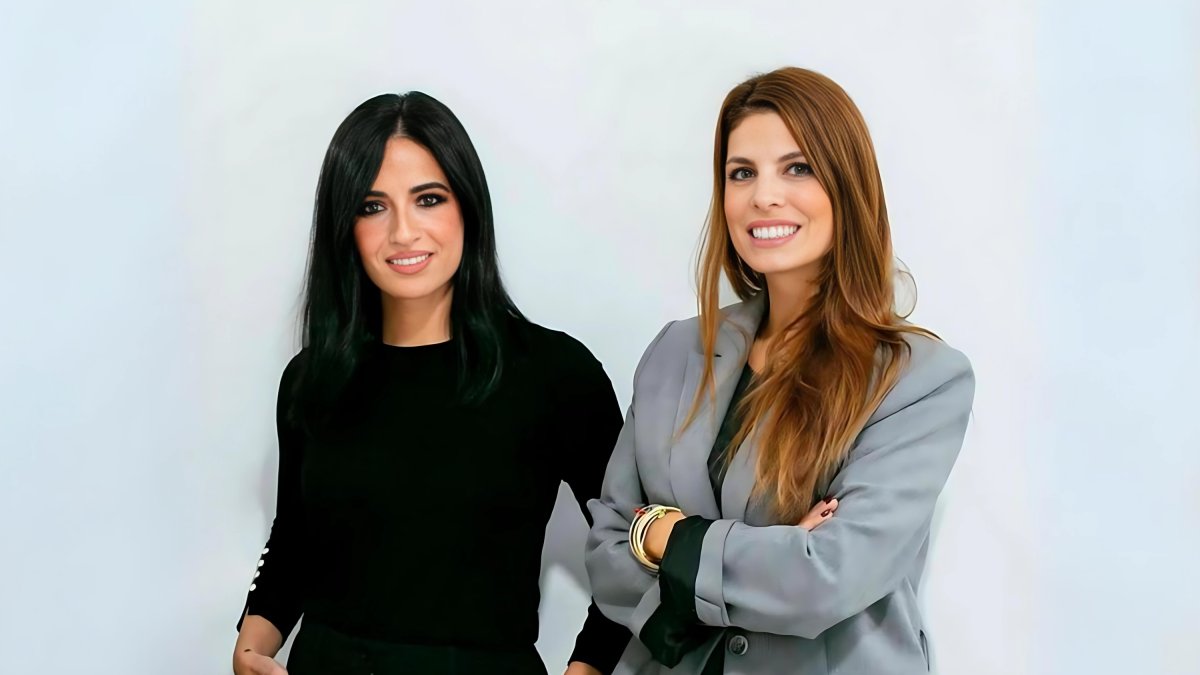 Estafanía Molina y Libertad Martínez, fundadoras de Adiara Social y organizadoras del evento.