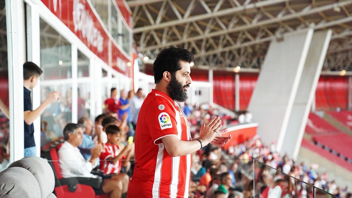 Turki animando la pasada temporada en el Almería 2 Sevilla 1.