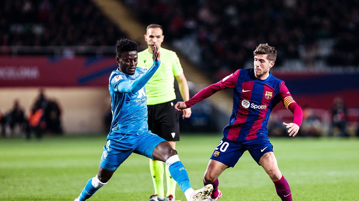 Iddrisu Baba y Sergi Roberto en el último partido del pasado año frente al FC Barcelona.