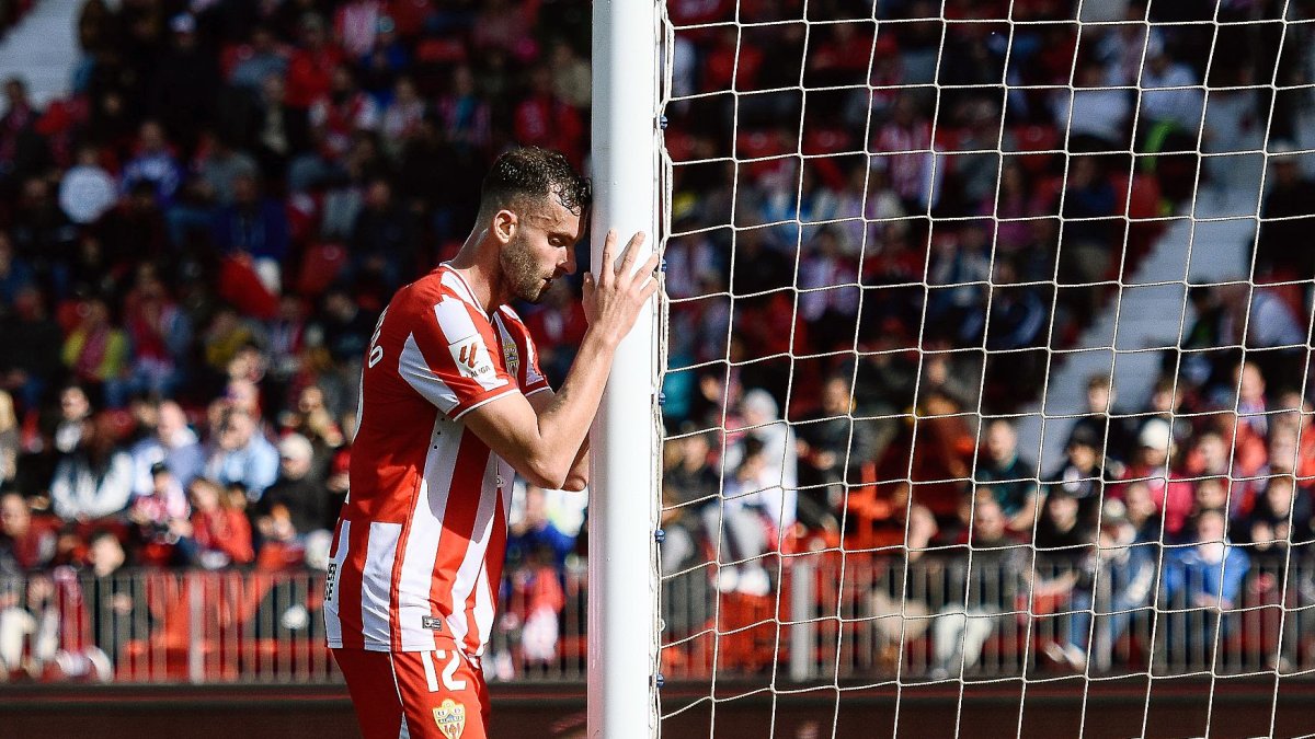Leo Baptistao tuvo que reconvertir su posición para jugar de delantero centro.
