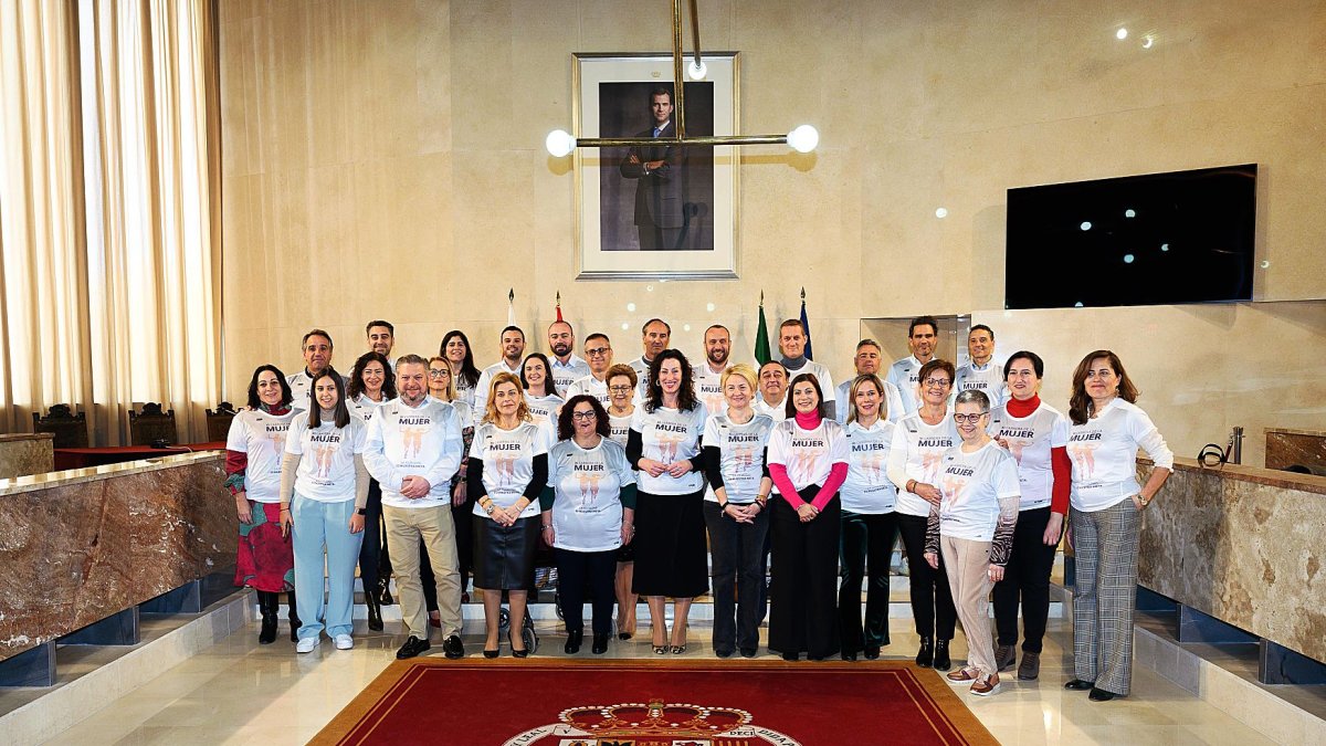 Presentación de la camiseta de la XI Carrera de la Mujer.