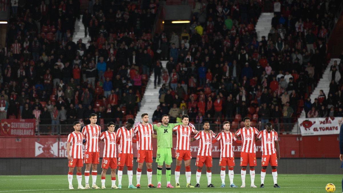 El once del Almería ante el Atlético con los 5 magníficos.