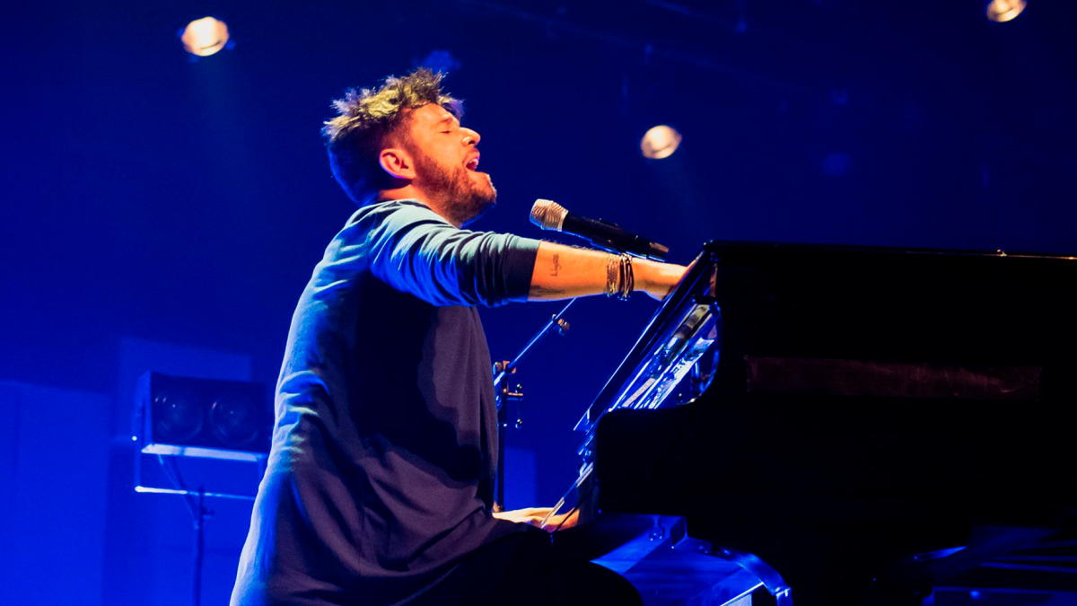 Pablo López la noche del sábado en el Teatro Auditorio de Roquetas.