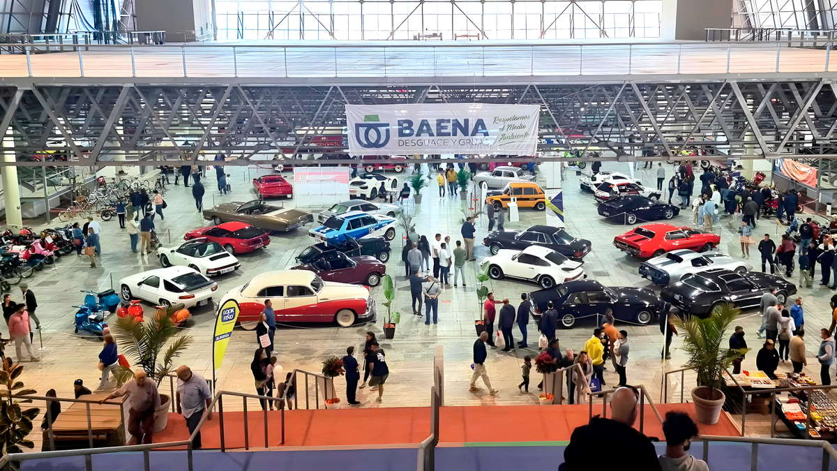 El salón de exposición en una edición anterior de Retro Almería.