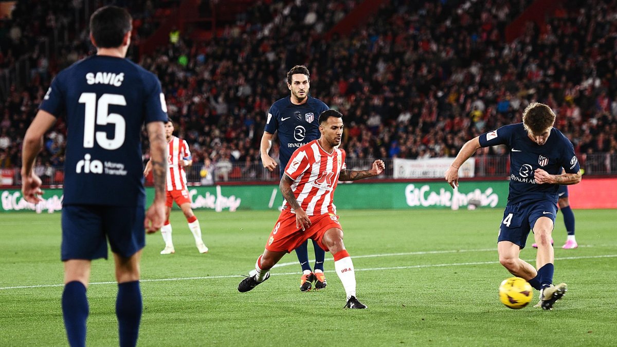 Jonathan Viera cumplió su segunda titularidad en el Almería frente al Atlético de Madrid.